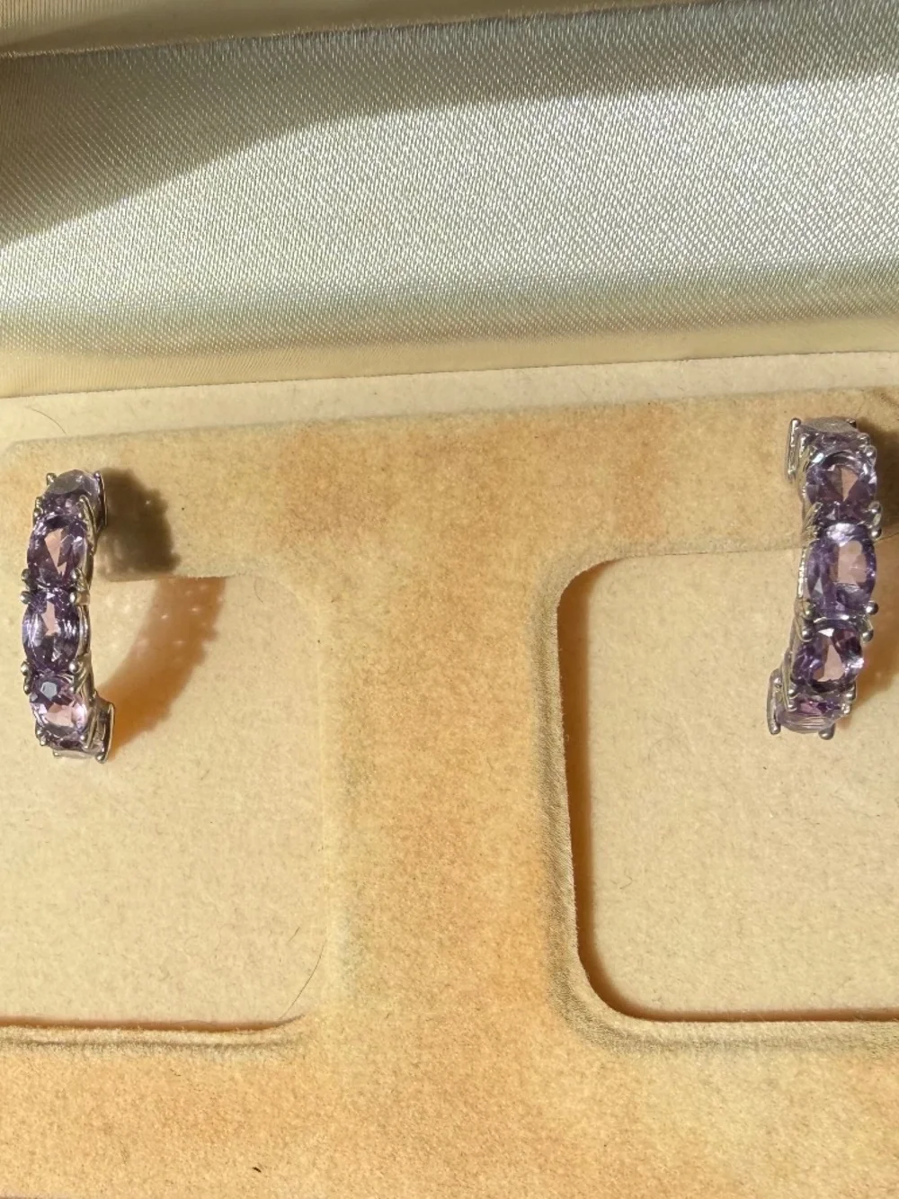 NEW BOXED BEAUTIFUL ZALES PIERCED SILVER & AMETHYST EARRINGS - Picture 2 of 6